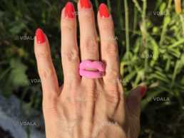 Рожеве кільце каблучка пластик обʼємне акцентне губи - VDALA.PRO