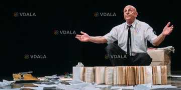 Синій автомобіль - VDALA.PRO