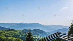 Озеро Синевир, ведмеді, гори і канатка Озеро Синевир, ведмеді, гори і канатка - VDALA.PRO