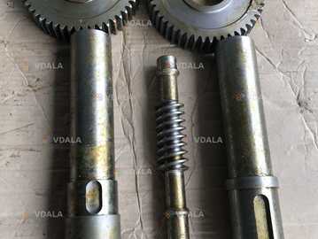 Вали, шестерні, начинка редуктора на Волчок мʼясорубку К7-ФВП-200. - VDALA.PRO