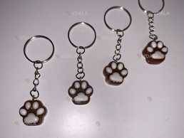 Брелок-лапка з епоксидної смоли - VDALA.PRO