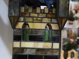 Вітражний світильник «Замок із драконом» Вітражний світильник «Замок із драконом» - VDALA.PRO