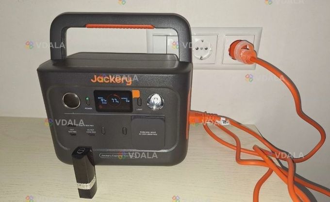 Зарядна станція універсальна Jackery Explorer 300PLS 288WH Зарядна станція універсальна Jackery Explorer 300PLS 288WH - VDALA.PRO