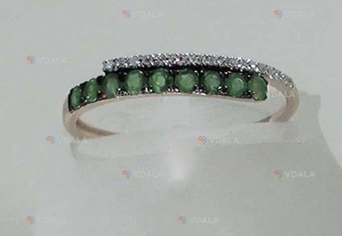 Женское золотое кольцо с бриллиантами и изумрудами просто отпад Женское золотое кольцо с бриллиантами и изумрудами просто отпад - VDALA.PRO