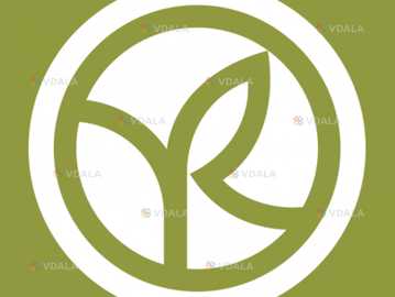 Продавець-консультант косметики Yves Rocher в бутику ТРЦ Ocean Plaza - VDALA.PRO