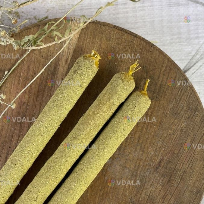 Восковая свеча с лавровым листом 20 см Восковая свеча с лавровым листом 20 см - VDALA.PRO