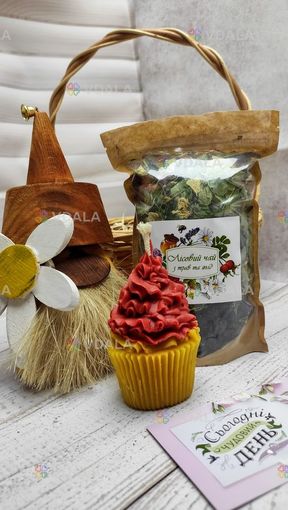 Подарочный набор с чаем, медом и свечой в корзинке - VDALA.PRO