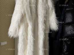 Біла шуба з хутра лами - VDALA.PRO
