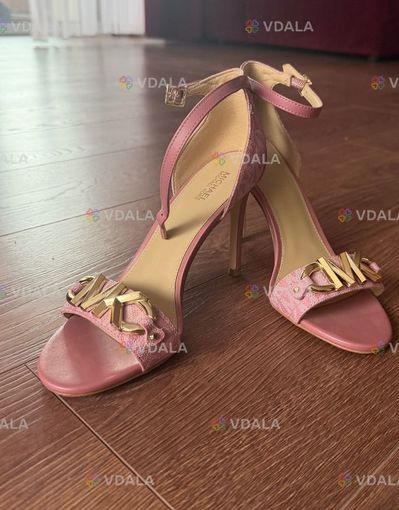 Нові босоніжки Michael Kors Нові босоніжки Michael Kors - VDALA.PRO