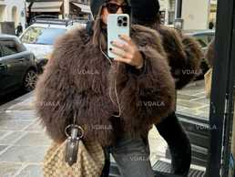 Шуба з натуральної лами коричневого кольору - VDALA.PRO