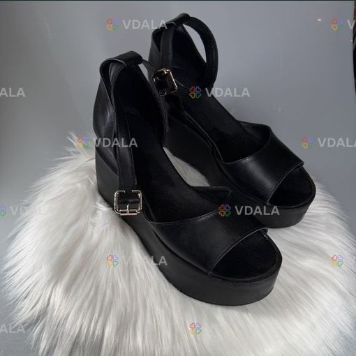 Босоніжки чорні шкіряні на танкетці розмір 40 - VDALA.PRO