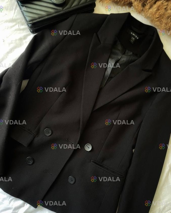Стильний піджак чорного кольору.. Стильний піджак чорного кольору.. - VDALA.PRO