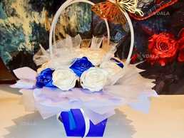 Сині та молочні троянди з атласної стрічки - VDALA.PRO