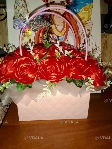 Троянди червоного кольору - VDALA.PRO