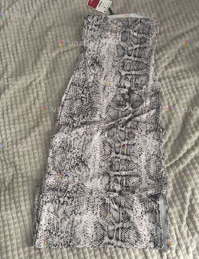 Сукня від Bershka зі змійним принтом, розмір М. Фото - бірка. - VDALA.PRO