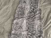 Сукня від Bershka зі змійним принтом, розмір М. Фото - бірка. - VDALA.PRO - 1