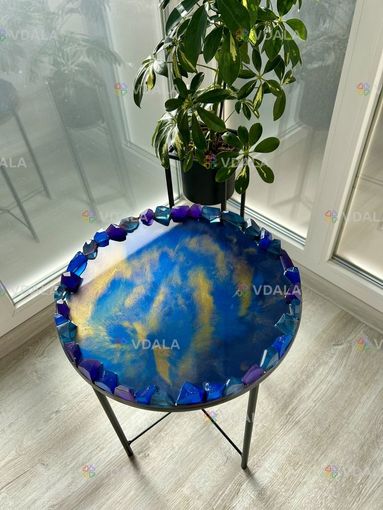 Столик з кристалами - VDALA.PRO