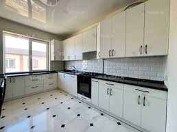 Продаж двокімнатної новобудови з ремонтом, автономним опал. і гаражем - VDALA.PRO