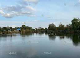 Продам участок на берегу озера в селе Бородянка, 1200 м². Продам участок на берегу озера в селе Бородянка, 1200 м². - VDALA.PRO