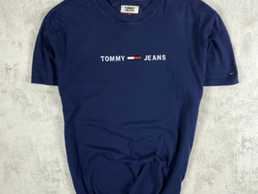 Синя футболка tommy hilfiger з вишитим логотипом — стиль і якість Синя футболка tommy hilfiger з вишитим логотипом — стиль і якість - VDALA.PRO