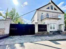 Продам будинок 10 кімн., 2 поверх, 230 м². Продам будинок 10 кімн., 2 поверх, 230 м². - VDALA.PRO