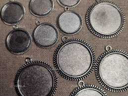 В наявності основи для кулонів - VDALA.PRO