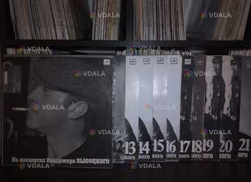 Продам комплект платівок Висоцького які на фото - VDALA.PRO