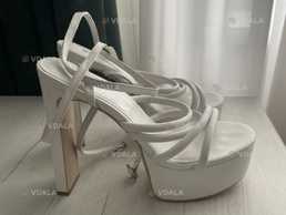 Білі босоніжки на підборах Білі босоніжки на підборах - VDALA.PRO