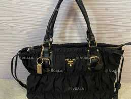 Нейлонова сумка Prada Tessuto Gaufre жіноча, чорного кольору. - VDALA.PRO